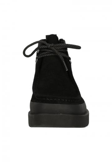 Ботинки на шнуровке