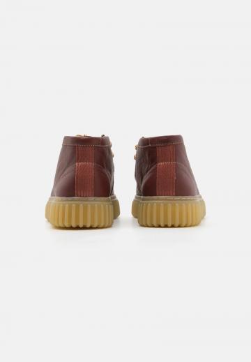 Ботинки на шнуровке