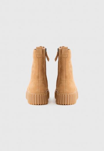 Ботинки на шнуровке