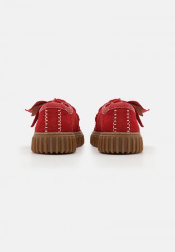 Ботинки на шнуровке