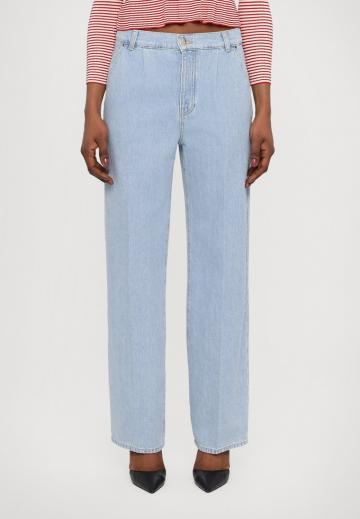 Джинсы бойфренда