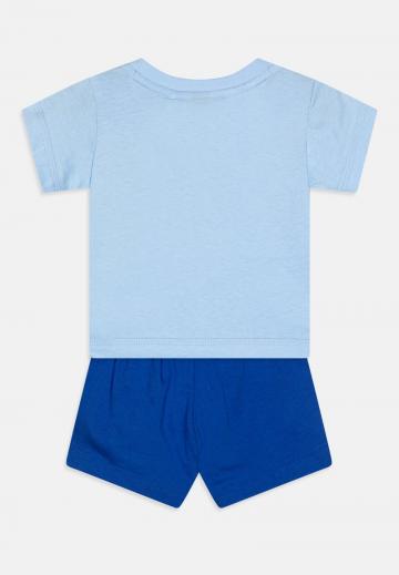 Спортивные шорты