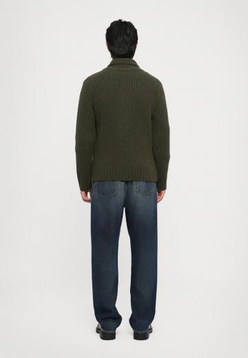 Вязаная кофта