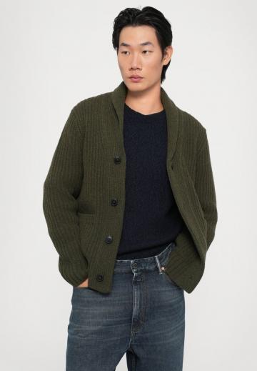 Вязаная кофта