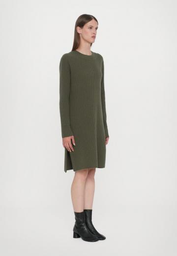 Вязаное платье