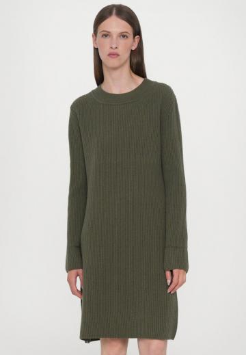 Вязаное платье