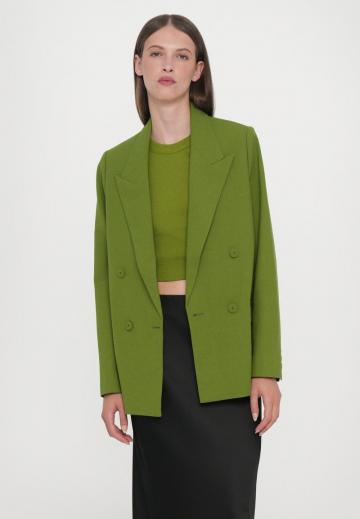 Блейзер с накладными карманами