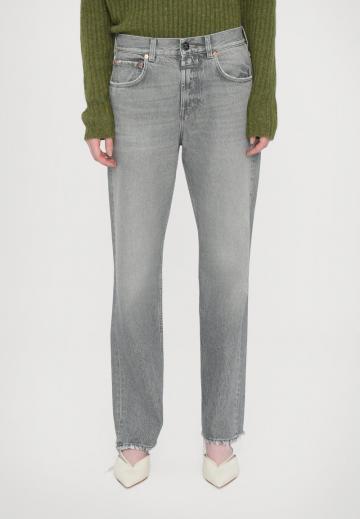 Джинсы бойфренда