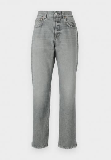 Джинсы бойфренда