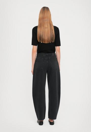 Джинсы бойфренда