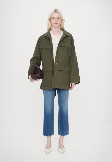 Куртка с накладнымит карманами