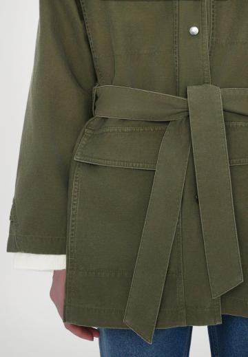 Куртка с накладнымит карманами