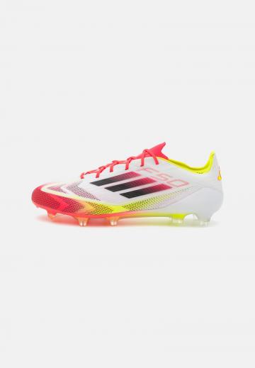 Футбольные бутсы