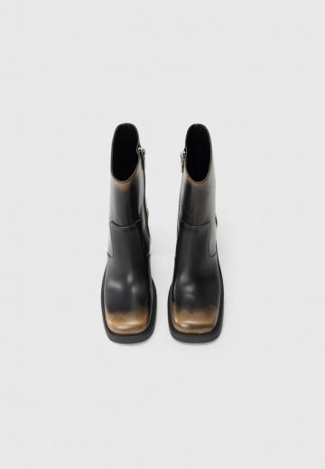 Высокие сапоги