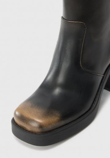 Высокие сапоги