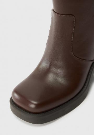 Высокие сапоги