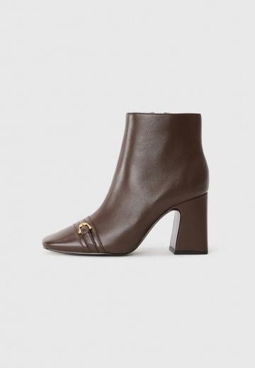 Высокие сапоги