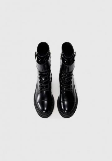 Ботинки на шнуровке