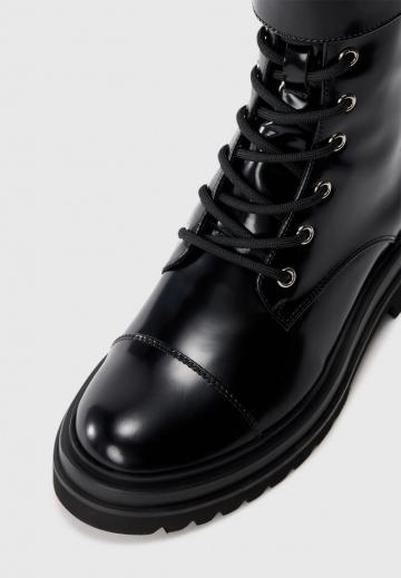 Ботинки на шнуровке
