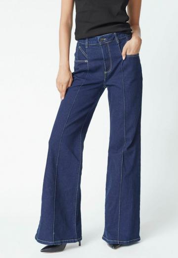Клешеные джинсы