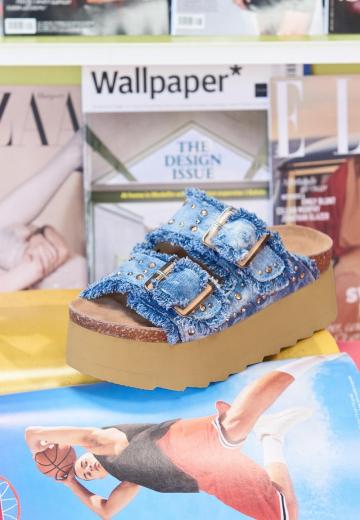 Босоножки на каблуке