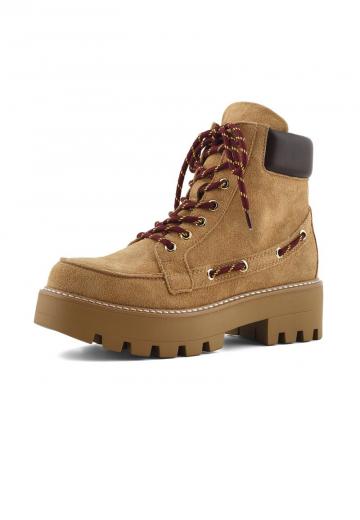 Ботинки на шнуровке