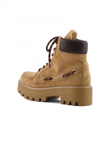 Ботинки на шнуровке