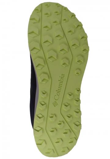 Походные кроссовки