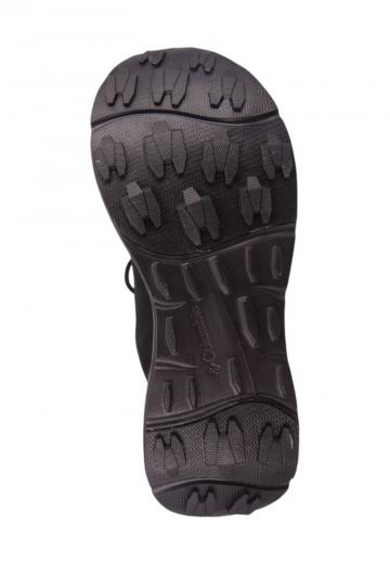 Походные кроссовки