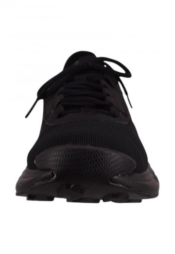 Походные кроссовки