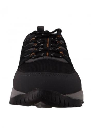 Походные кроссовки