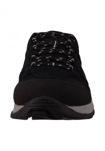 Походные кроссовки