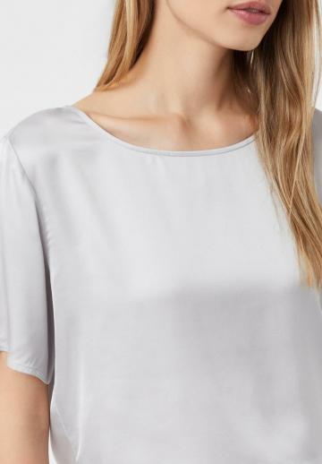 Атласная блузка