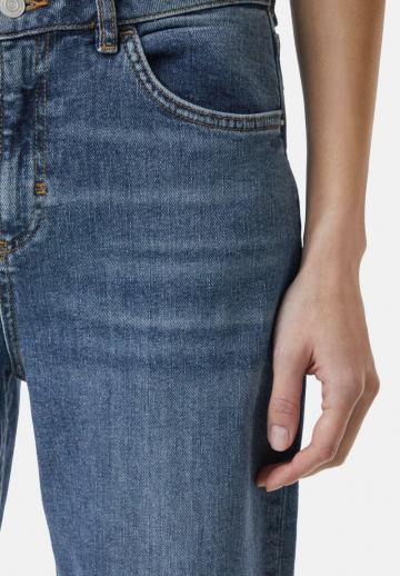 Прямые джинсы