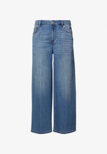 Короткие джинсы