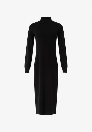 Вязаное платье