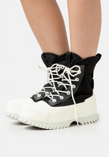 Ботинки на шнуровке