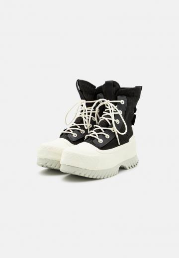 Ботинки на шнуровке