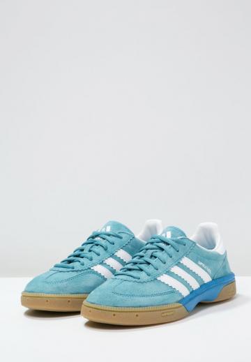 Кроссовки для зала