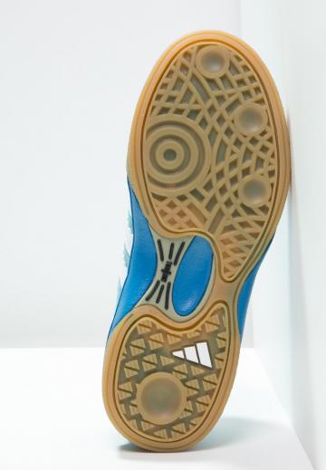 Кроссовки для зала