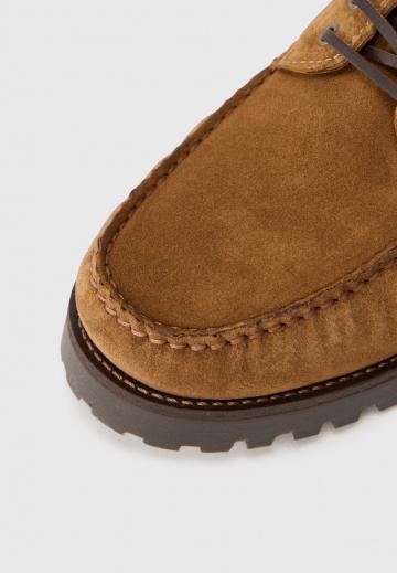 Ботинки на шнуровке