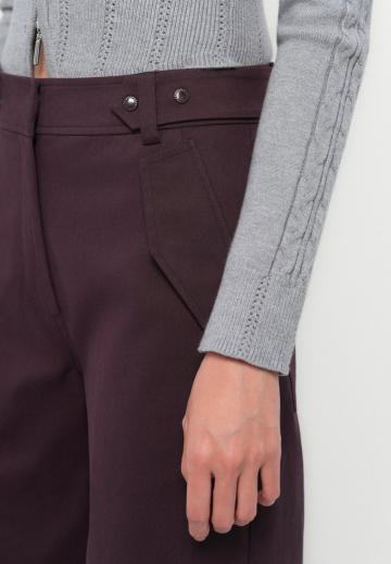 Брюки с накладными карманами