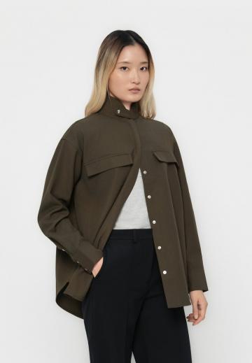 Блейзер с накладными карманами