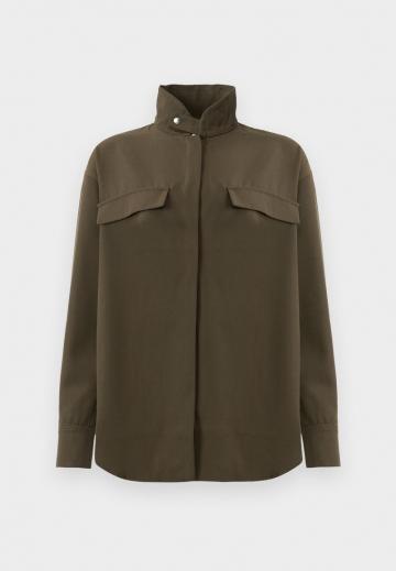 Блейзер с накладными карманами