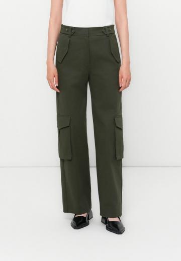 Брюки с накладными карманами