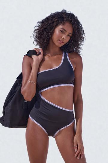 Слитный купальник