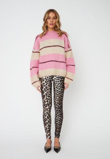 Пуловер в полоску