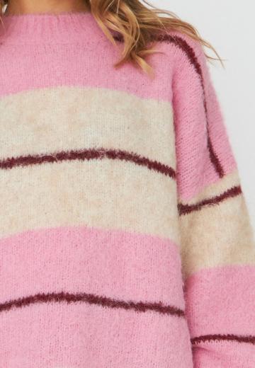 Пуловер в полоску