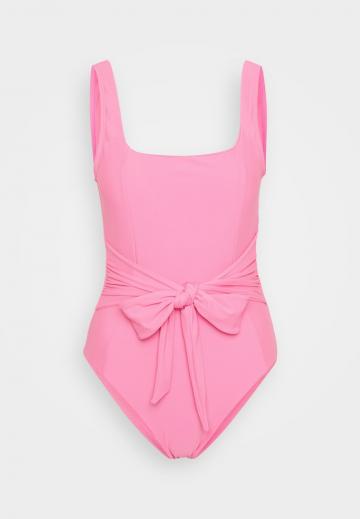 Слитный купальник