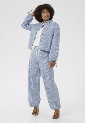 Свободные джинсы